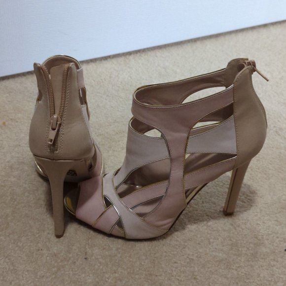 Heels - Picture 2 of 3